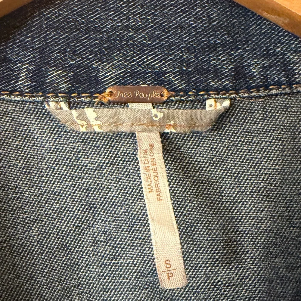Free People Classic Short Blue Jean Denim Jacket Excellent Condition Small - Picture 3 of 8